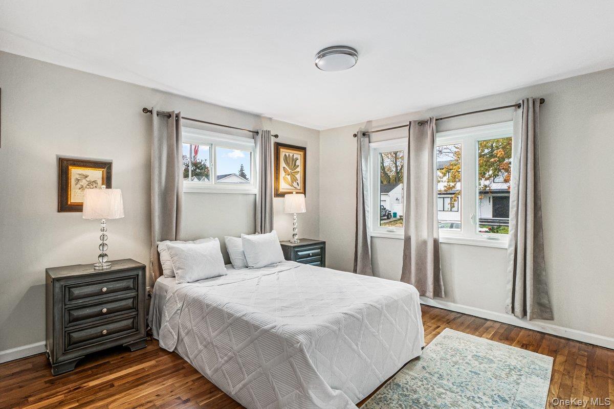 5 Terry Lane, Plainview, NY 11803