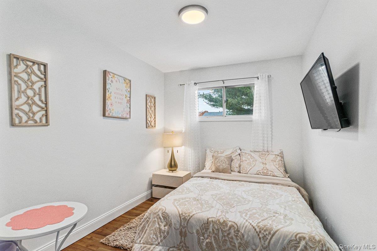 5 Terry Lane, Plainview, NY 11803