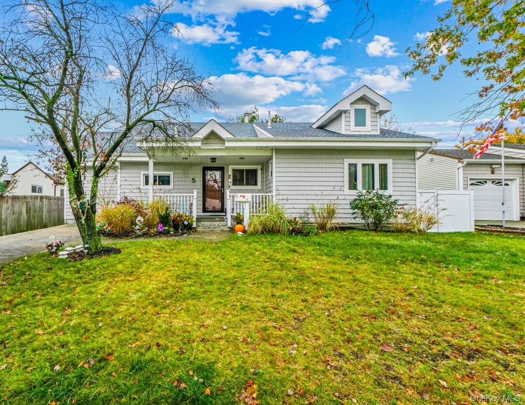5 Terry Lane, Plainview, NY 11803