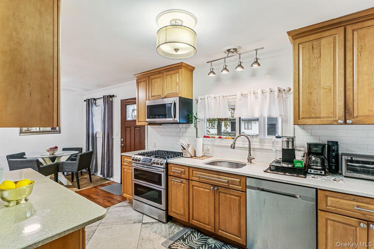 5 Terry Lane, Plainview, NY 11803