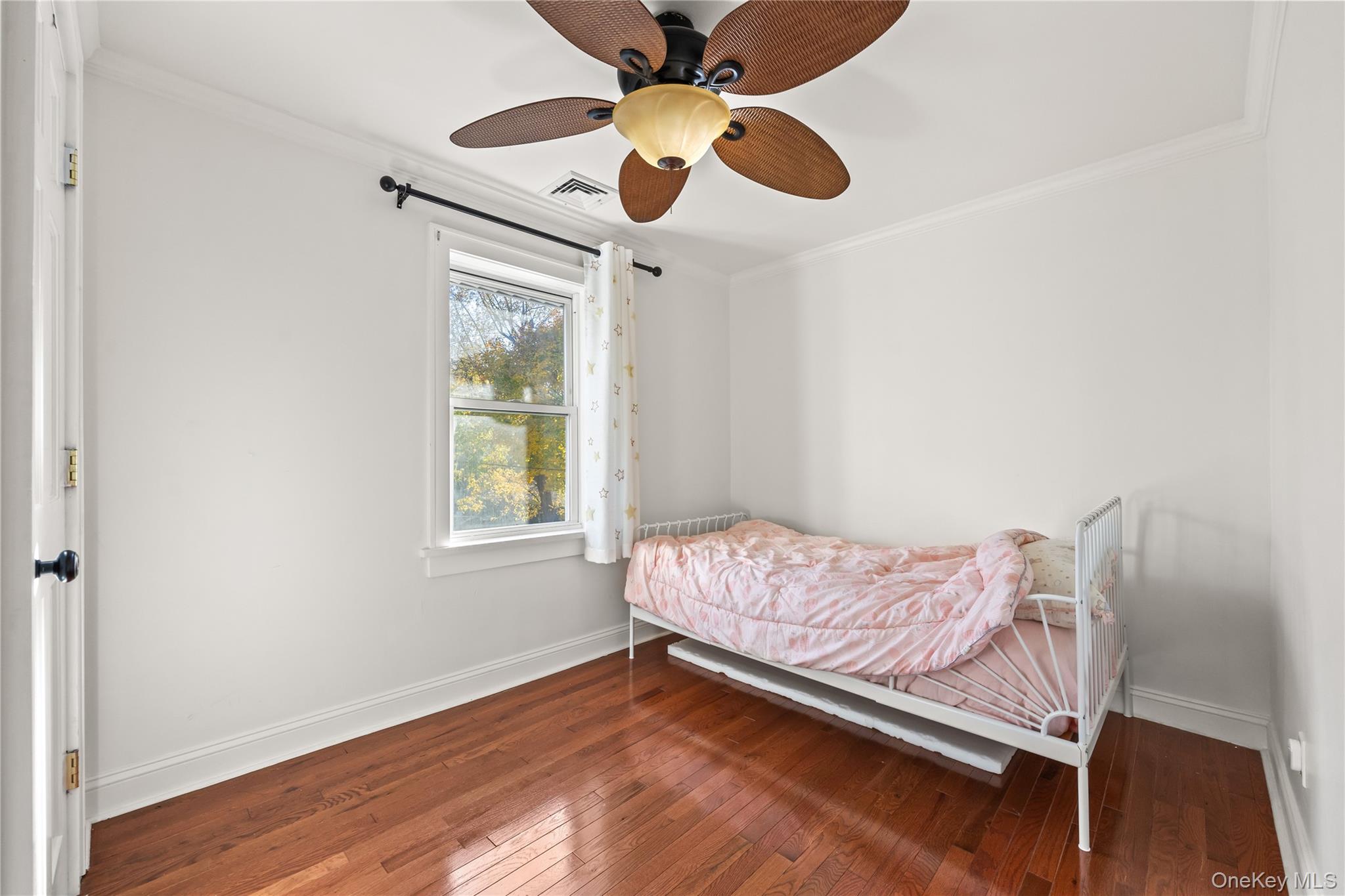 9 Hillside Avenue, Glen Head, NY 11545