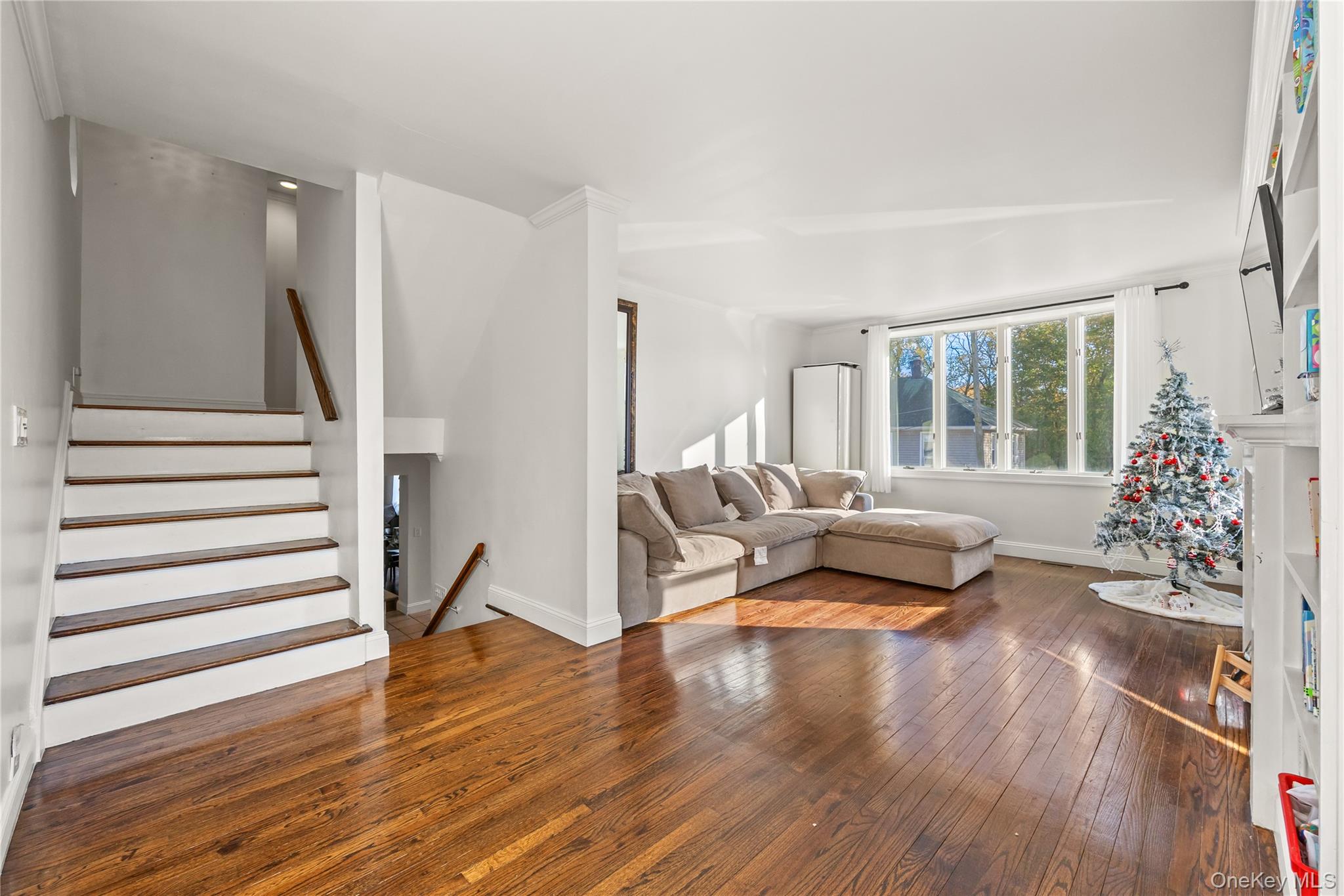 9 Hillside Avenue, Glen Head, NY 11545