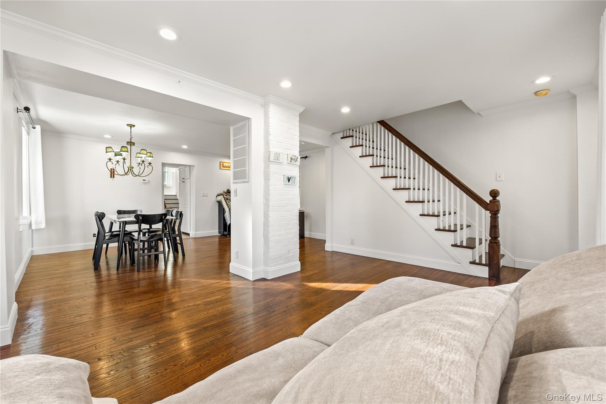 9 Hillside Avenue, Glen Head, NY 11545