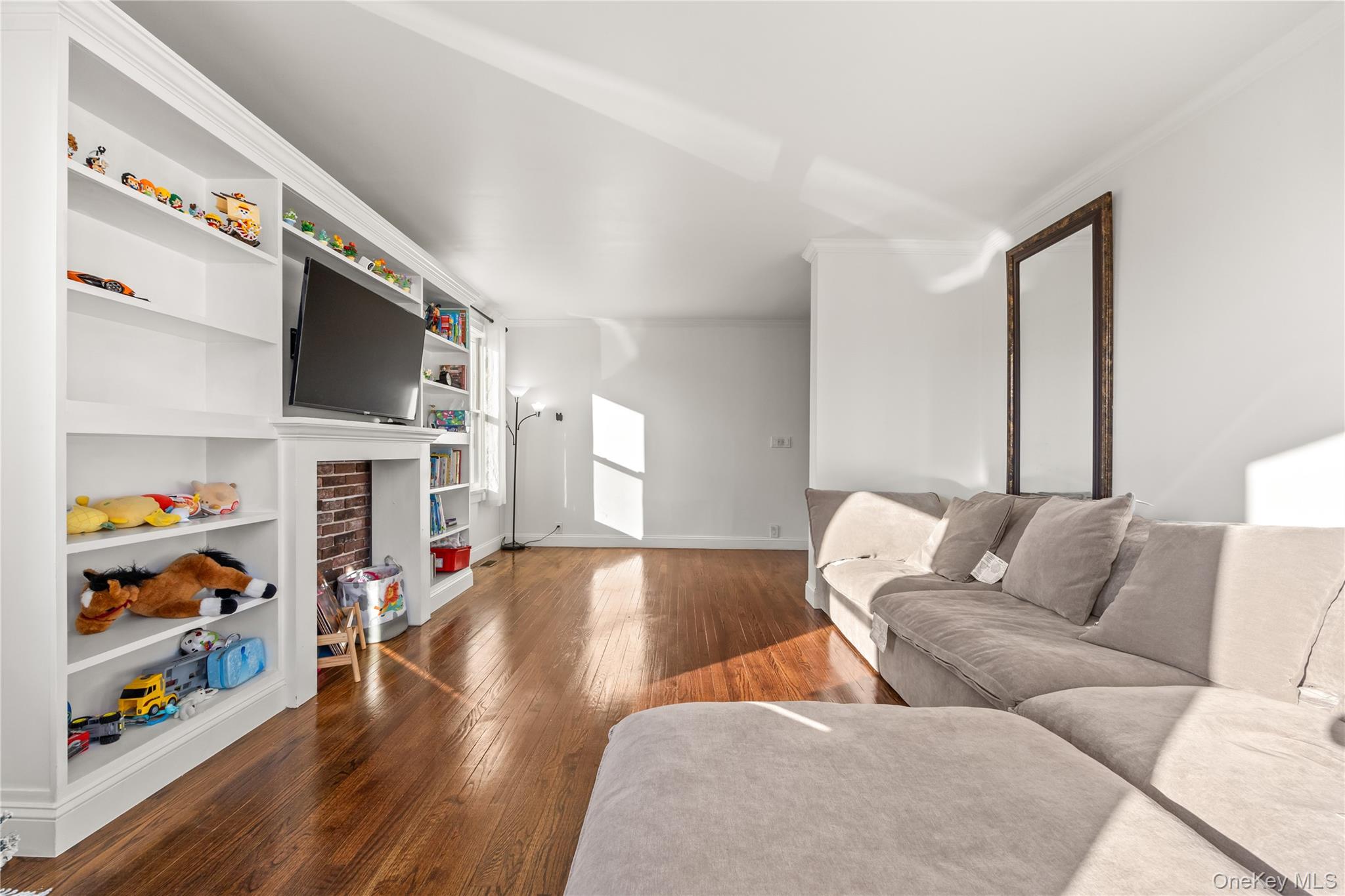 9 Hillside Avenue, Glen Head, NY 11545