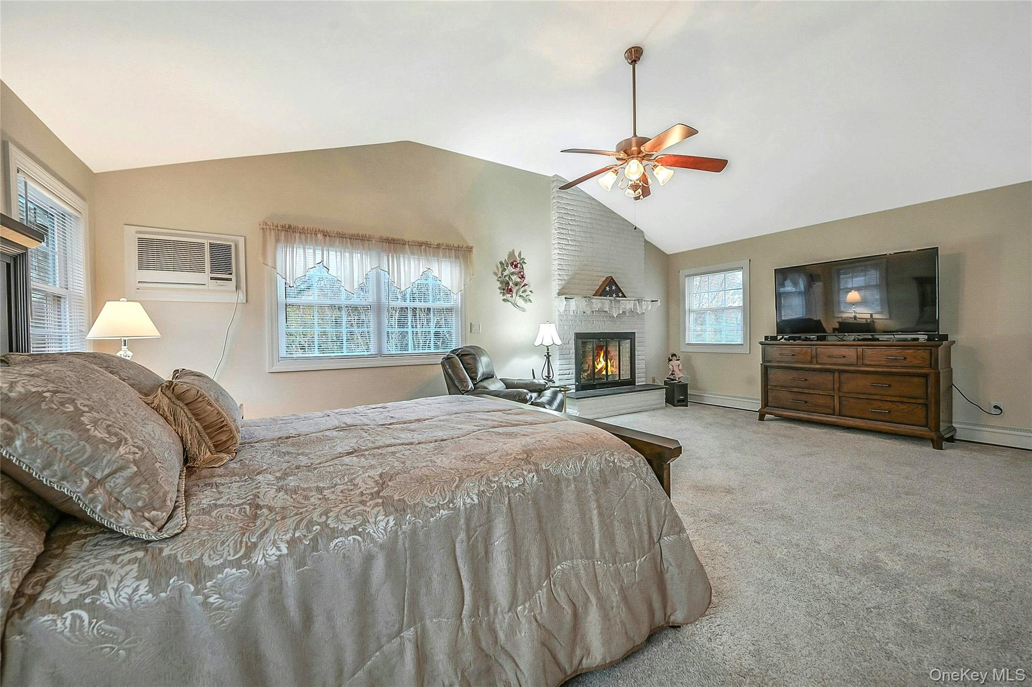 15 Shore Road, Mount Sinai, NY 11766