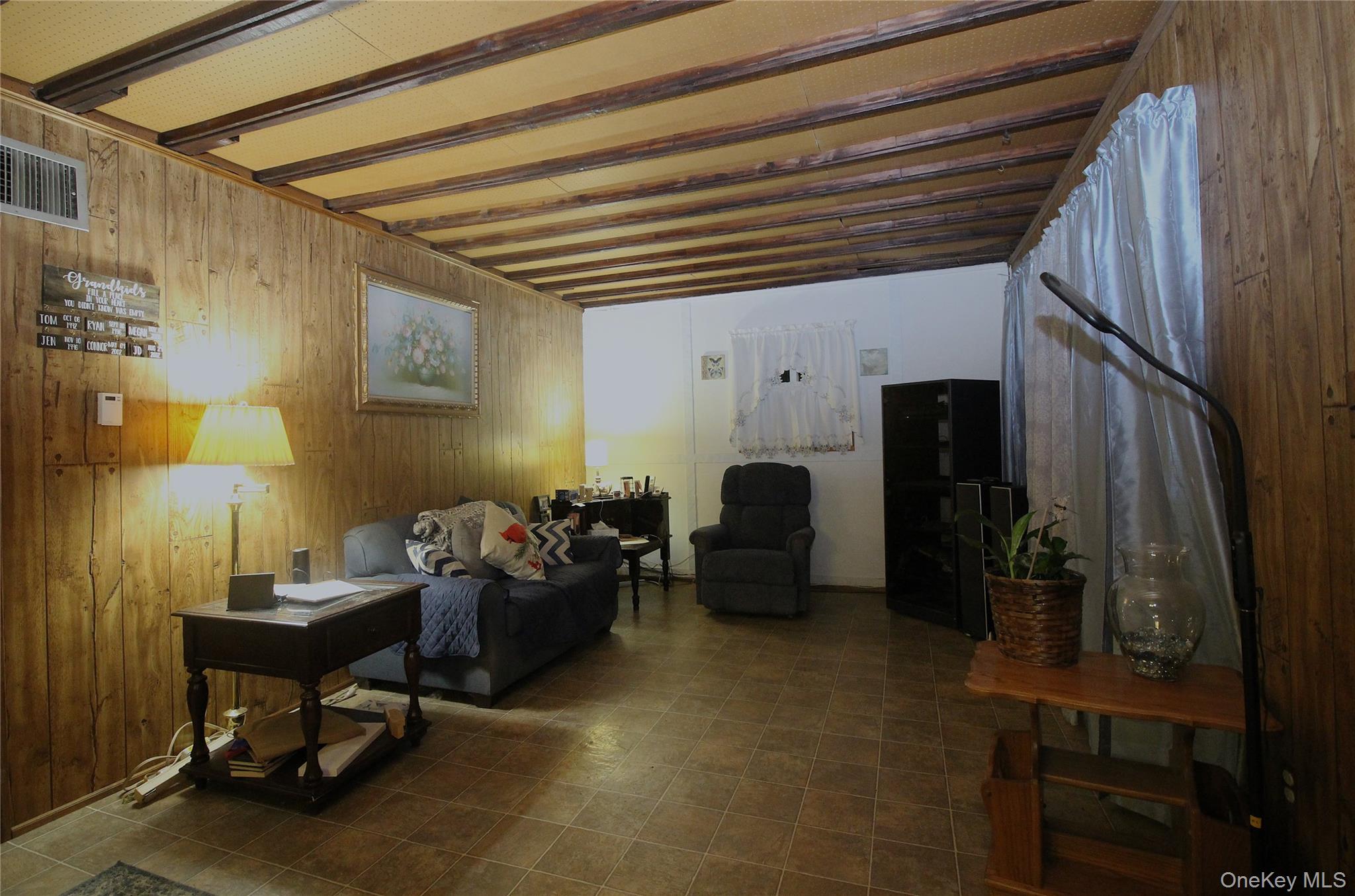 878 County Line Road, Amityville, NY 11701