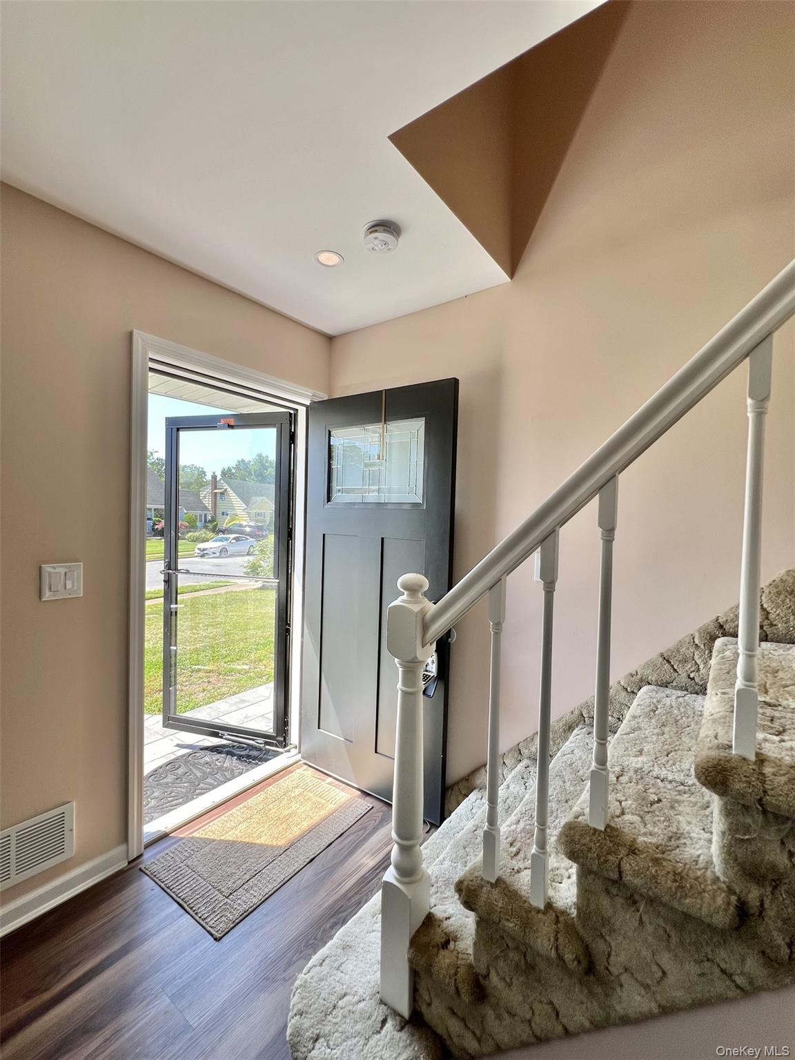 7 Mindy Lane, Westbury, NY 11590