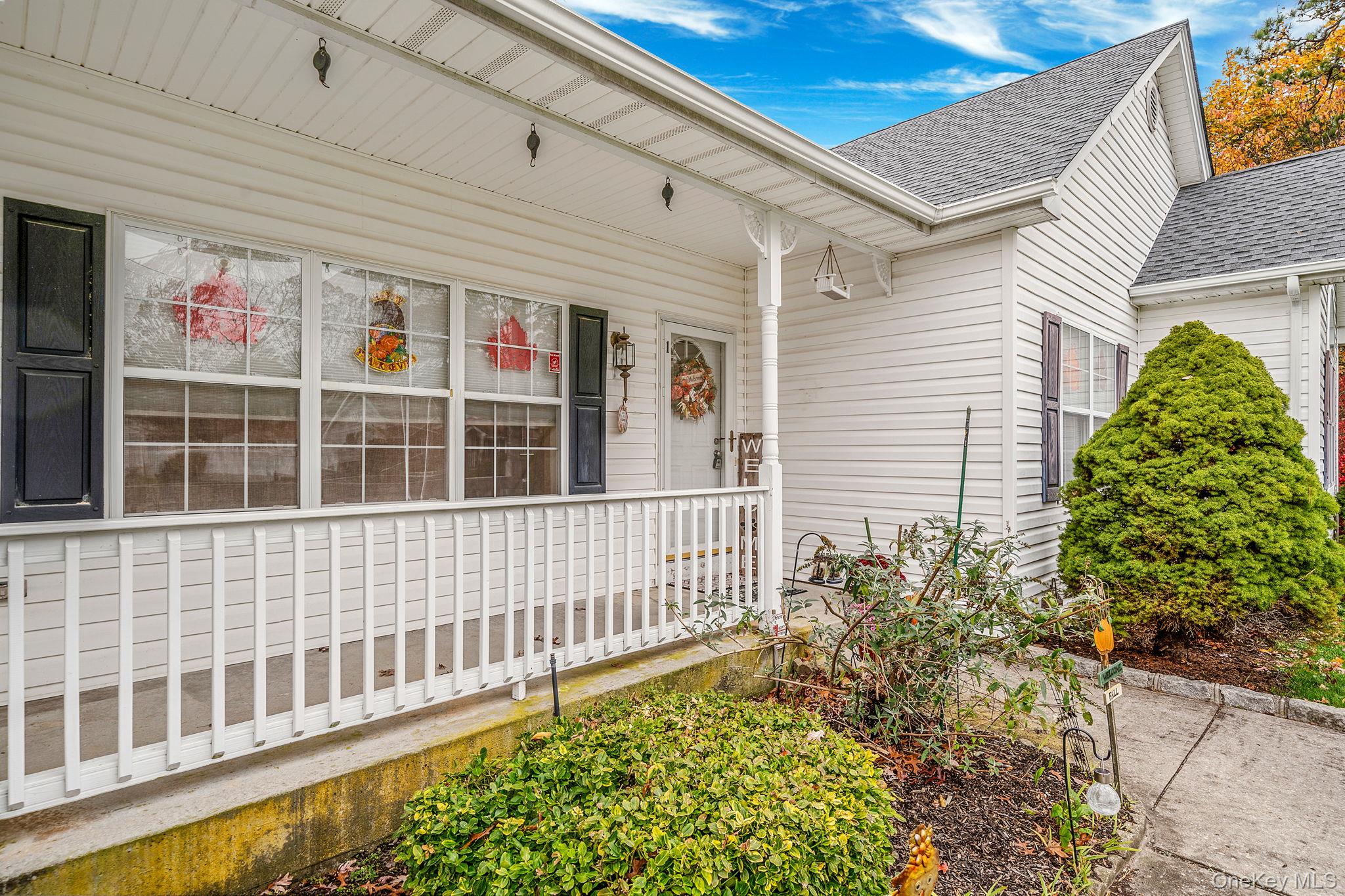 1 Monaco Court, Ronkonkoma, NY 11779