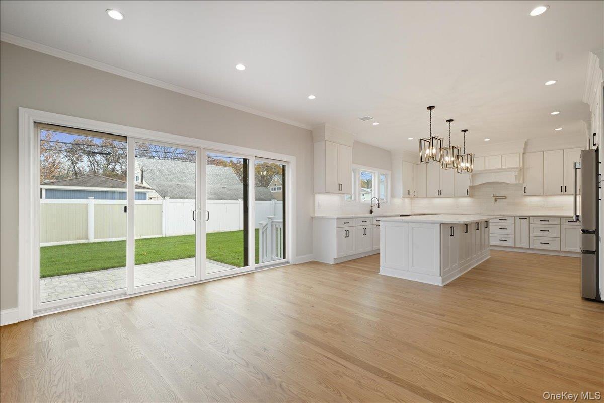 39 Cobalt Lane, Westbury, NY 11590