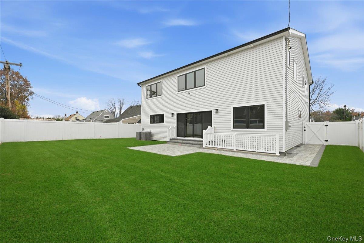 39 Cobalt Lane, Westbury, NY 11590