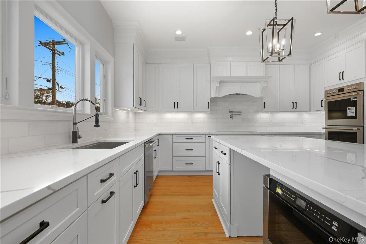 39 Cobalt Lane, Westbury, NY 11590