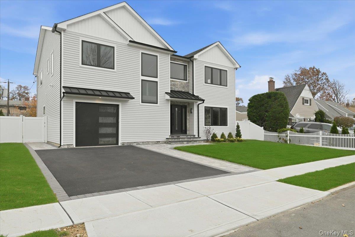 39 Cobalt Lane, Westbury, NY 11590