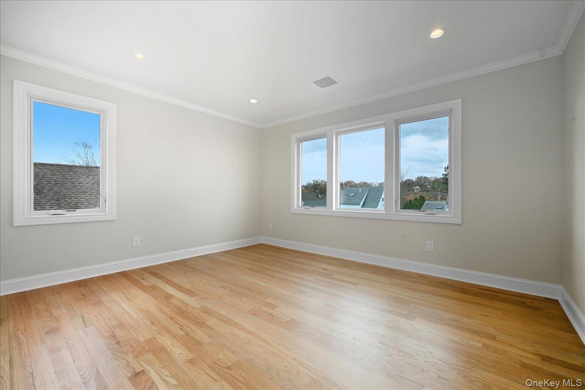 39 Cobalt Lane, Westbury, NY 11590