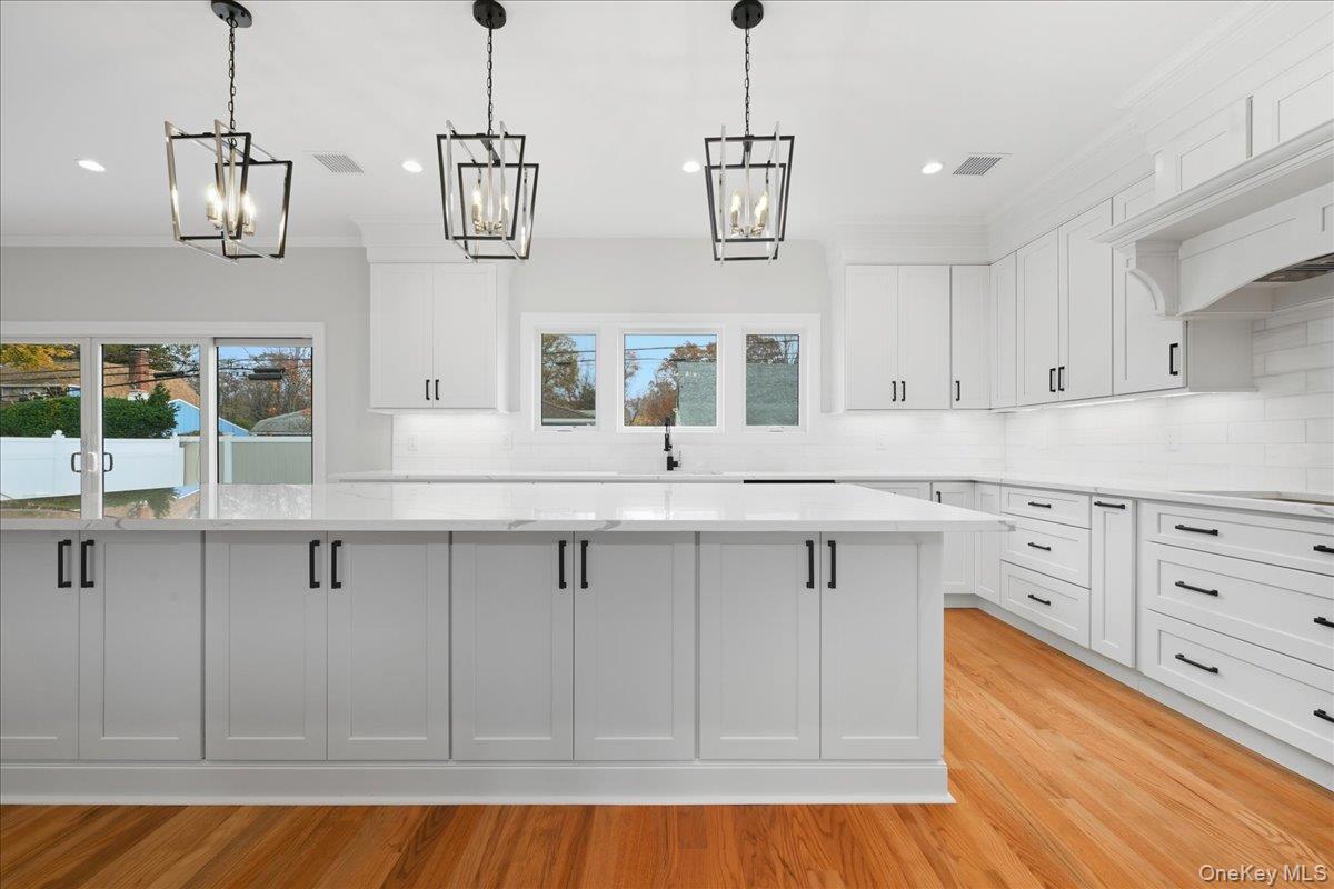 39 Cobalt Lane, Westbury, NY 11590