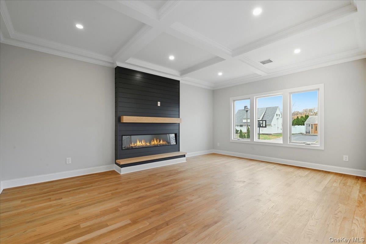 39 Cobalt Lane, Westbury, NY 11590