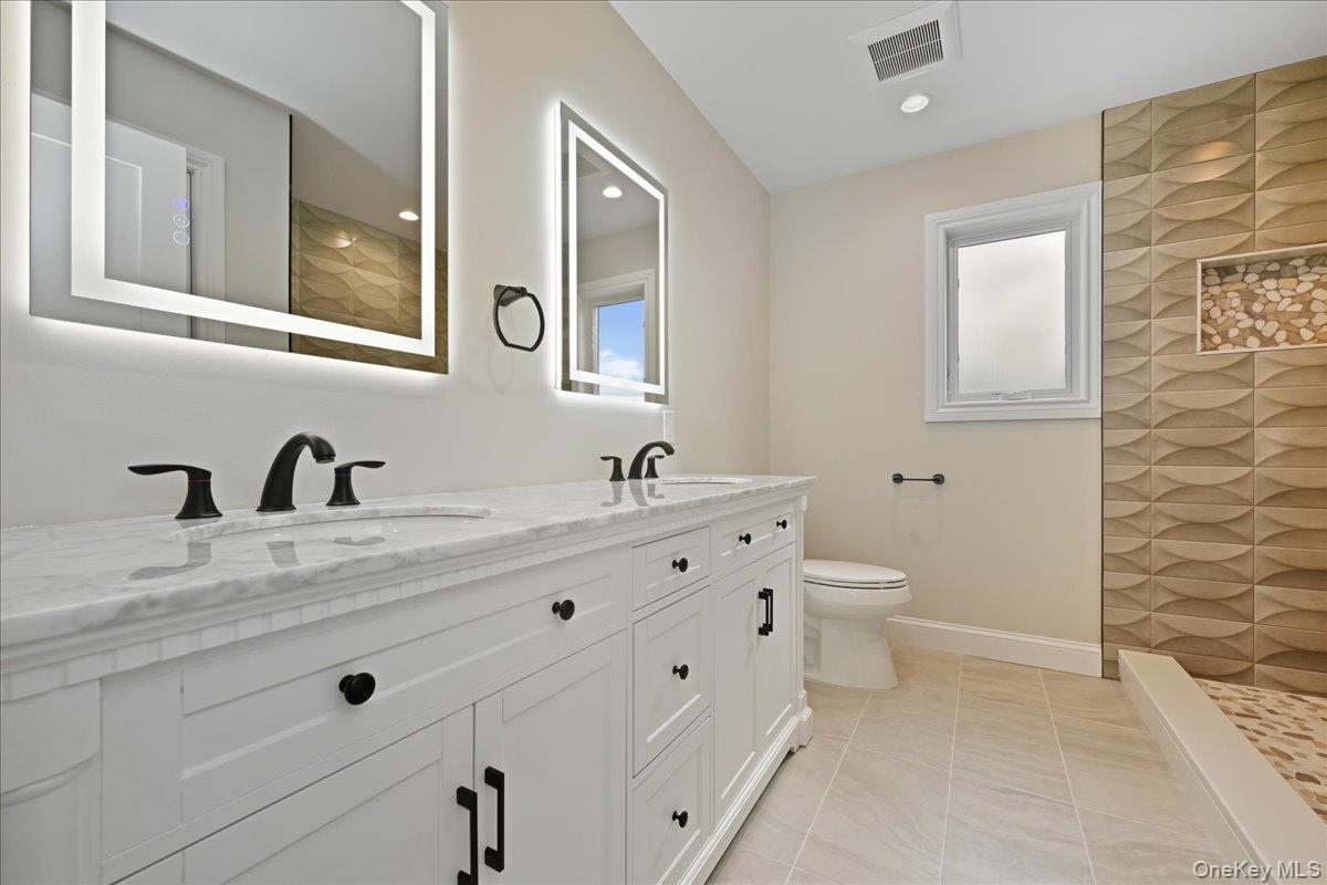 39 Cobalt Lane, Westbury, NY 11590