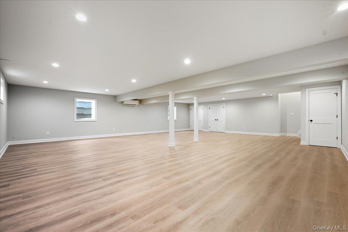 39 Cobalt Lane, Westbury, NY 11590