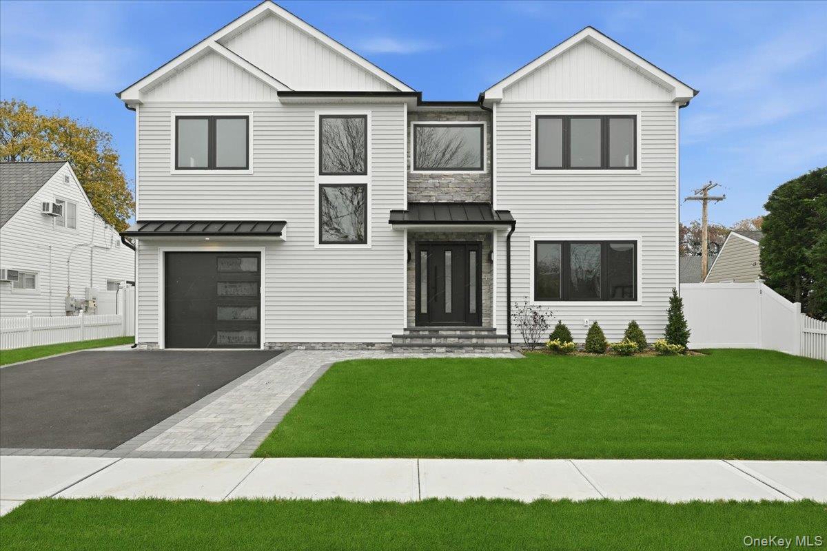 39 Cobalt Lane, Westbury, NY 11590