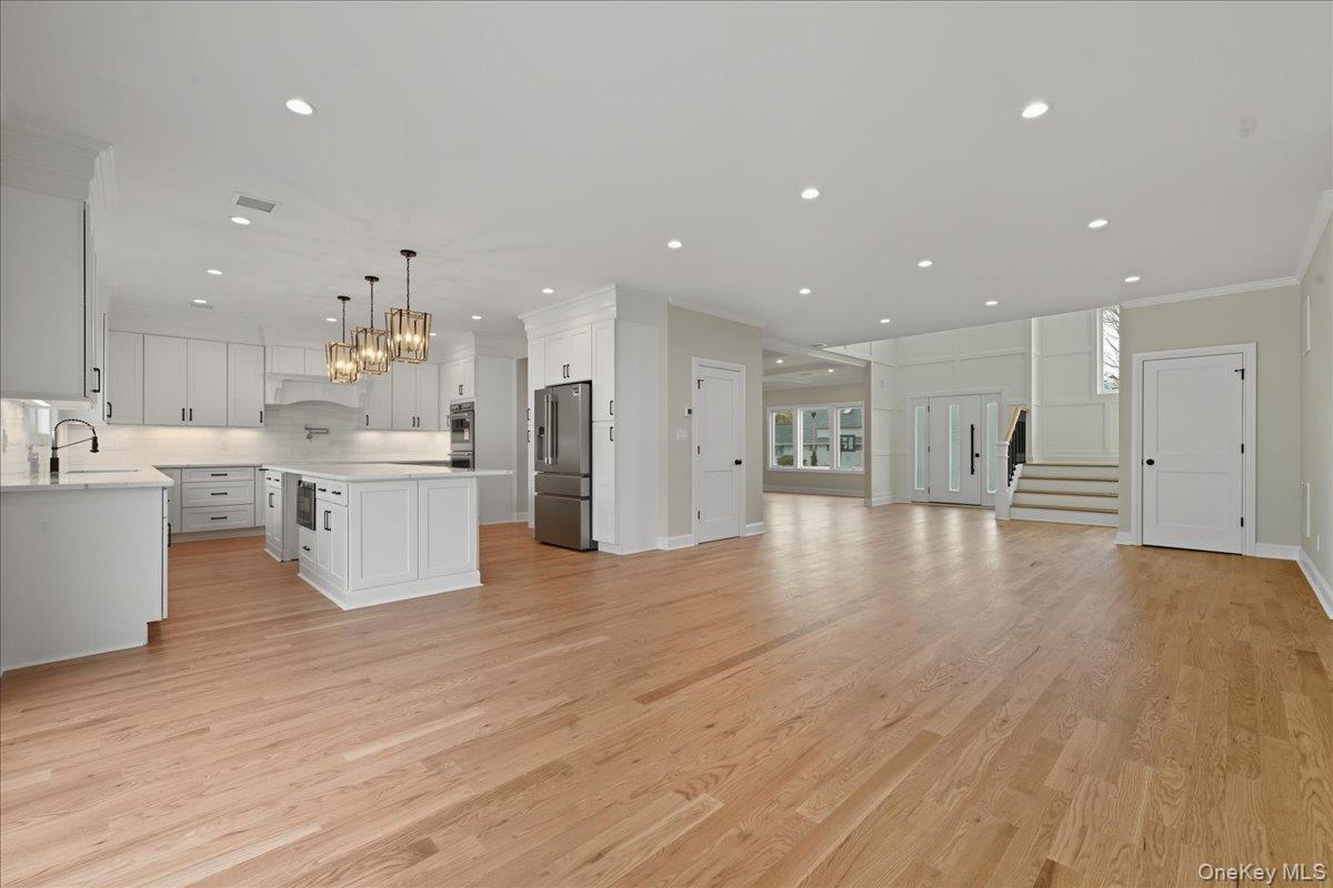 39 Cobalt Lane, Westbury, NY 11590