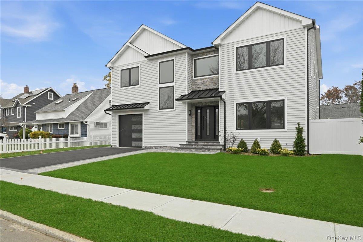 39 Cobalt Lane, Westbury, NY 11590