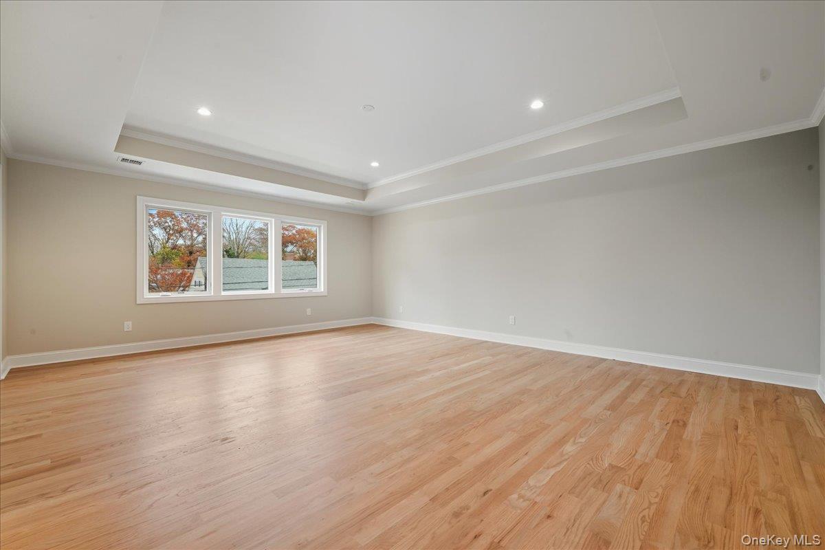 39 Cobalt Lane, Westbury, NY 11590