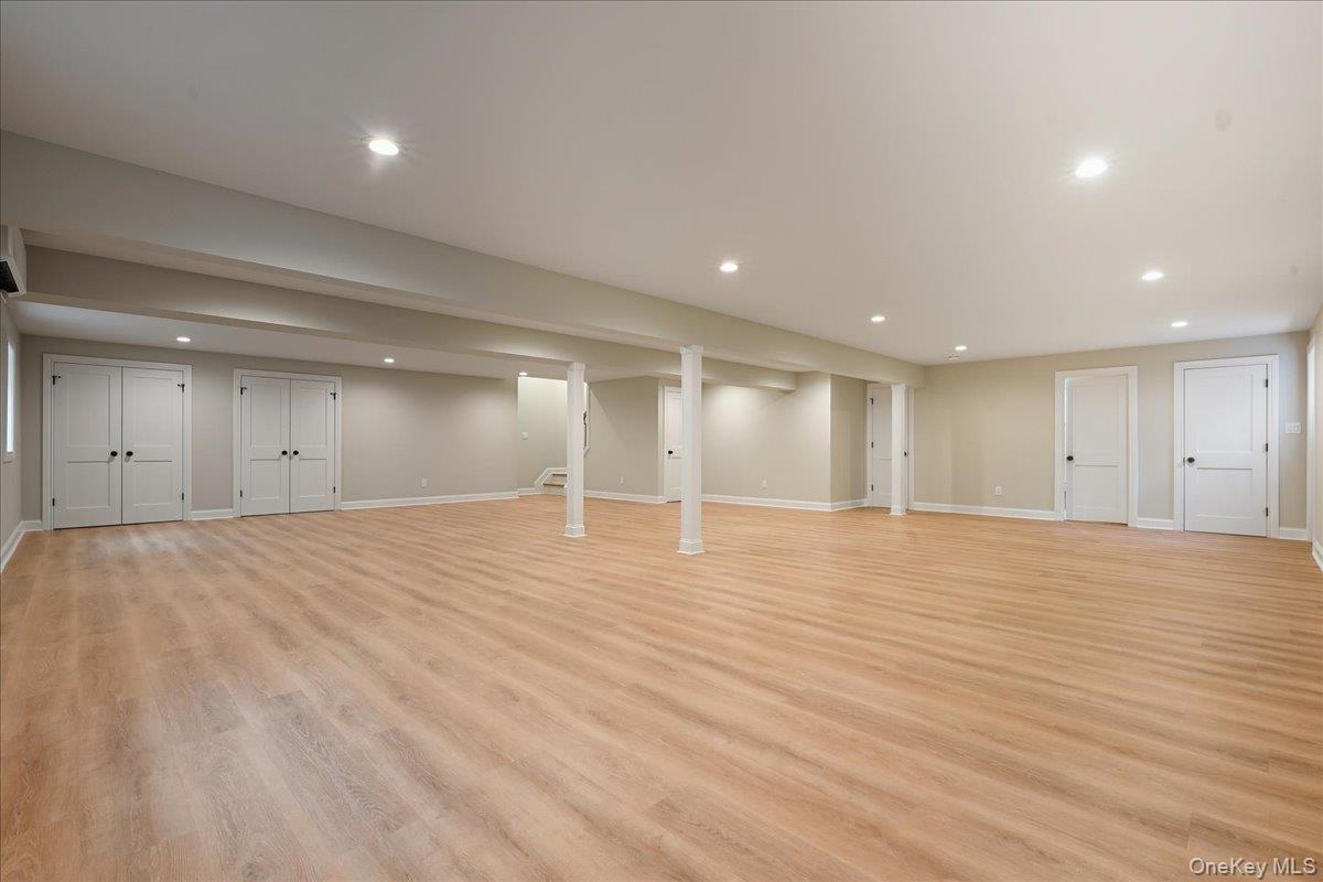 39 Cobalt Lane, Westbury, NY 11590