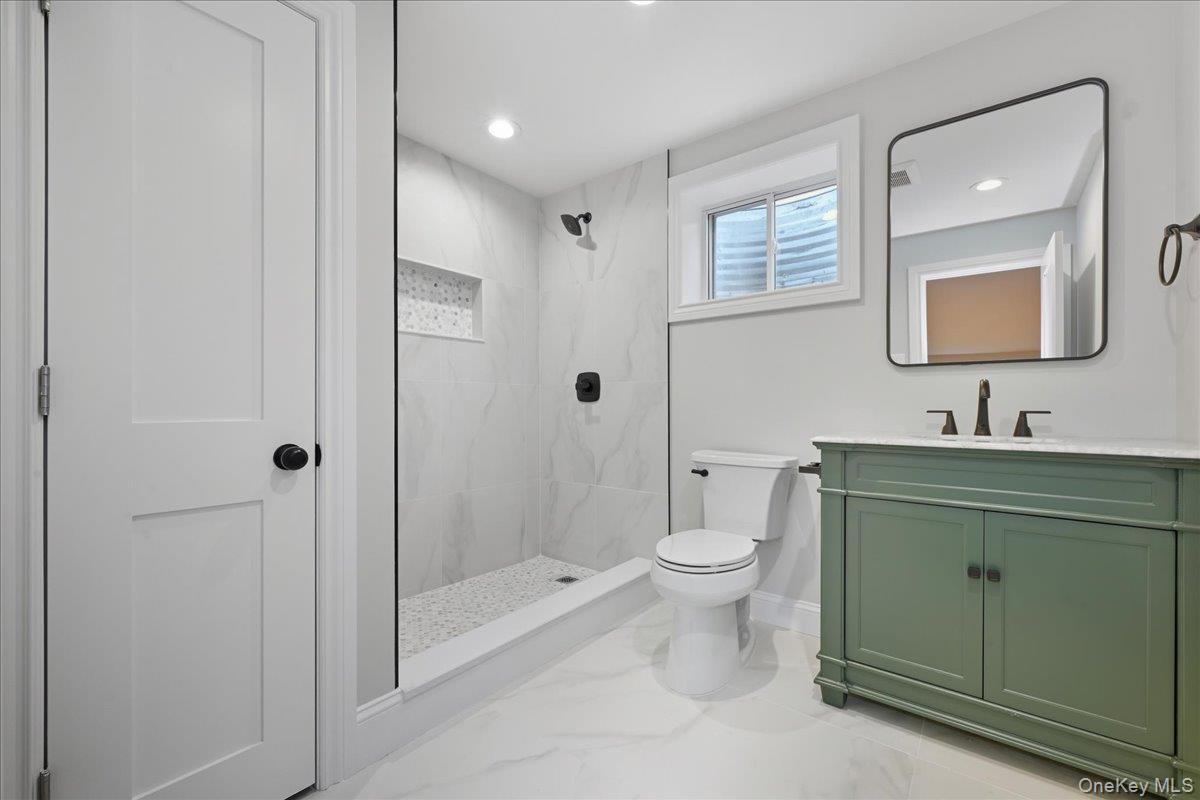 39 Cobalt Lane, Westbury, NY 11590