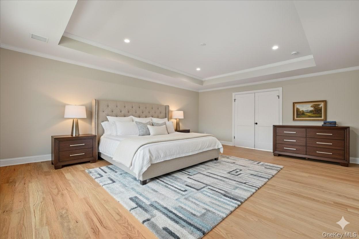 39 Cobalt Lane, Westbury, NY 11590