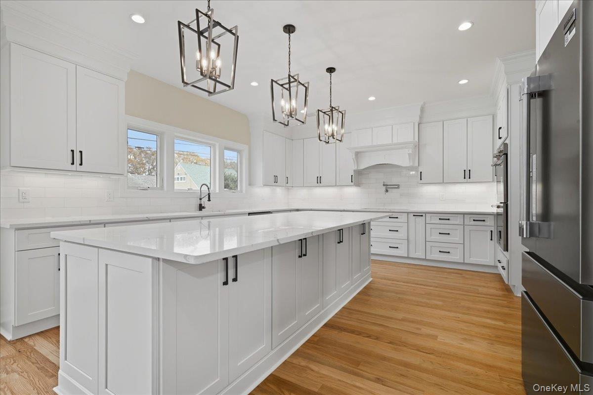 39 Cobalt Lane, Westbury, NY 11590