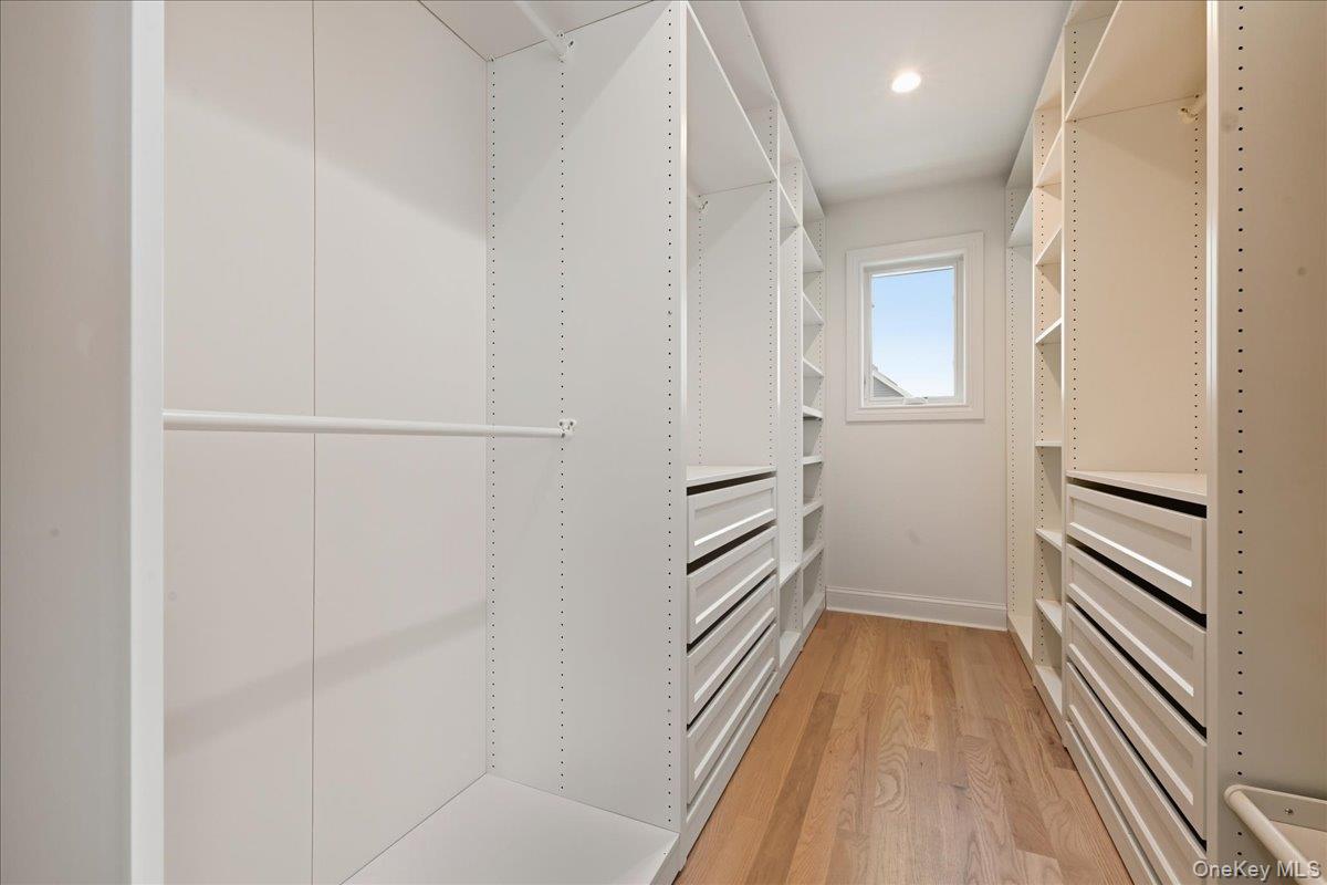 39 Cobalt Lane, Westbury, NY 11590