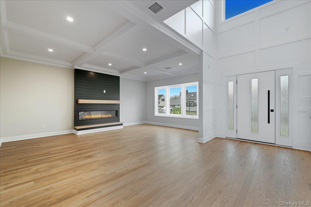 39 Cobalt Lane, Westbury, NY 11590