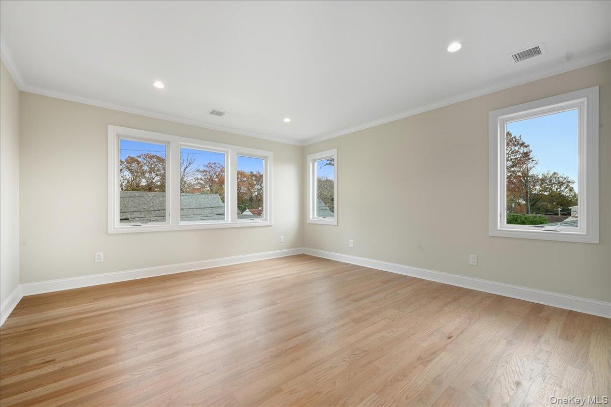 39 Cobalt Lane, Westbury, NY 11590