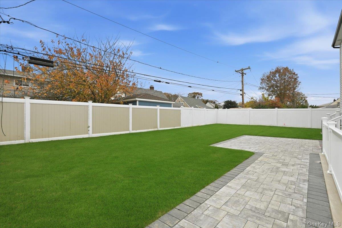 39 Cobalt Lane, Westbury, NY 11590