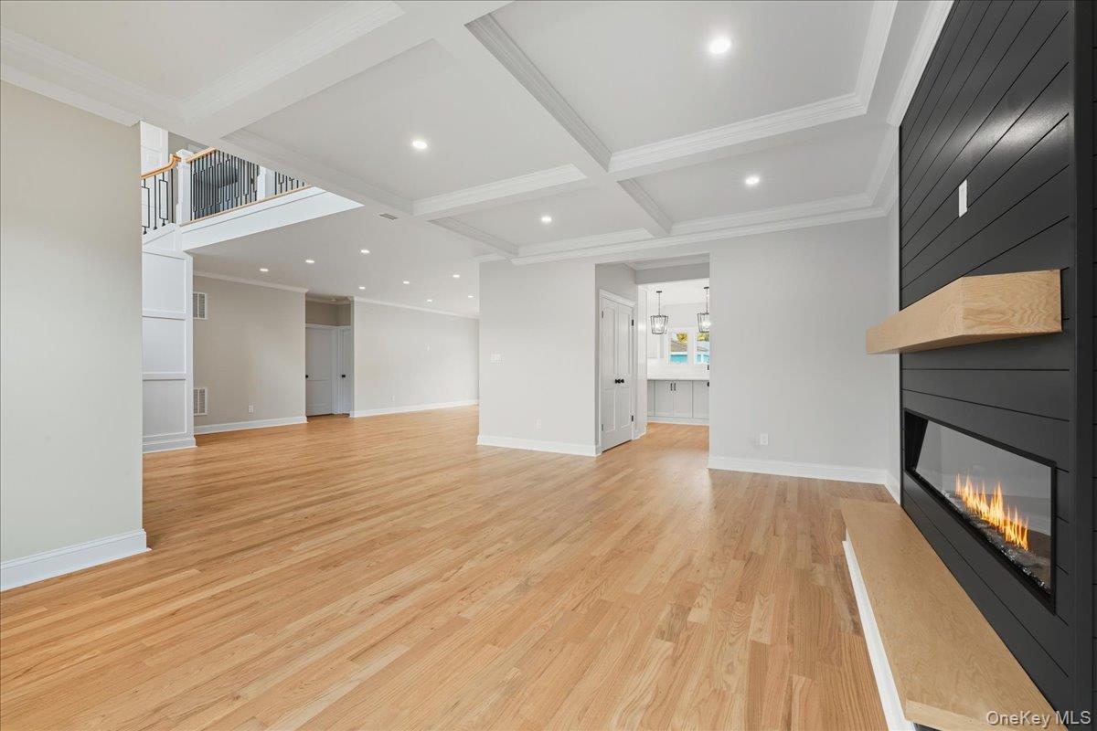 39 Cobalt Lane, Westbury, NY 11590