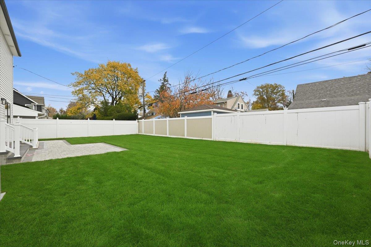 39 Cobalt Lane, Westbury, NY 11590