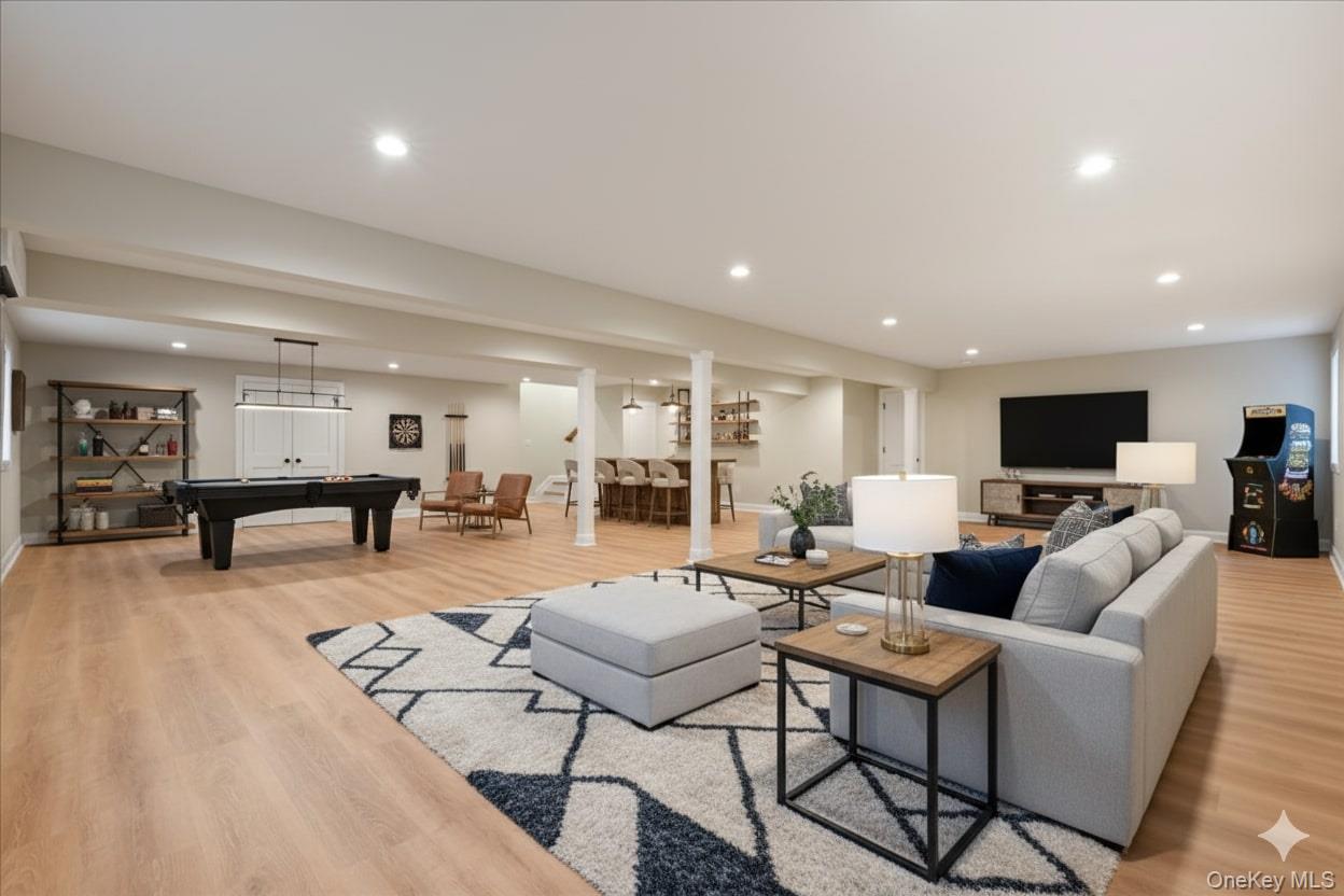 39 Cobalt Lane, Westbury, NY 11590