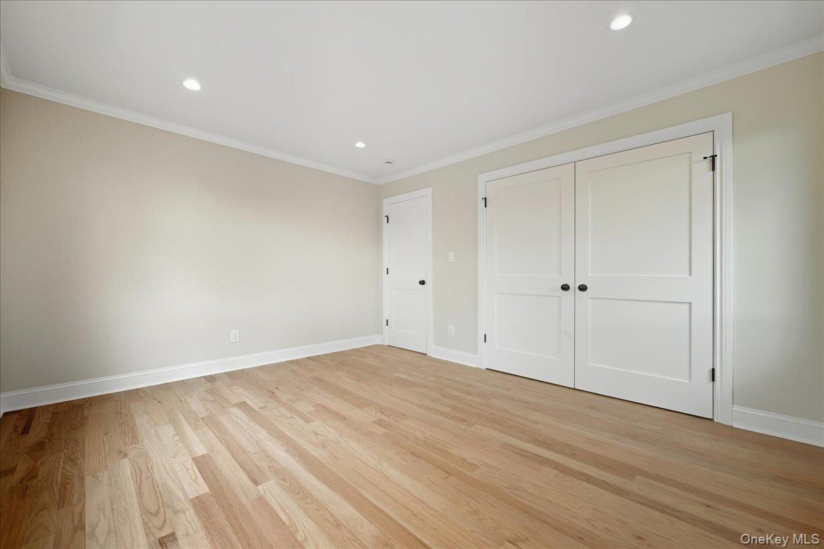 39 Cobalt Lane, Westbury, NY 11590