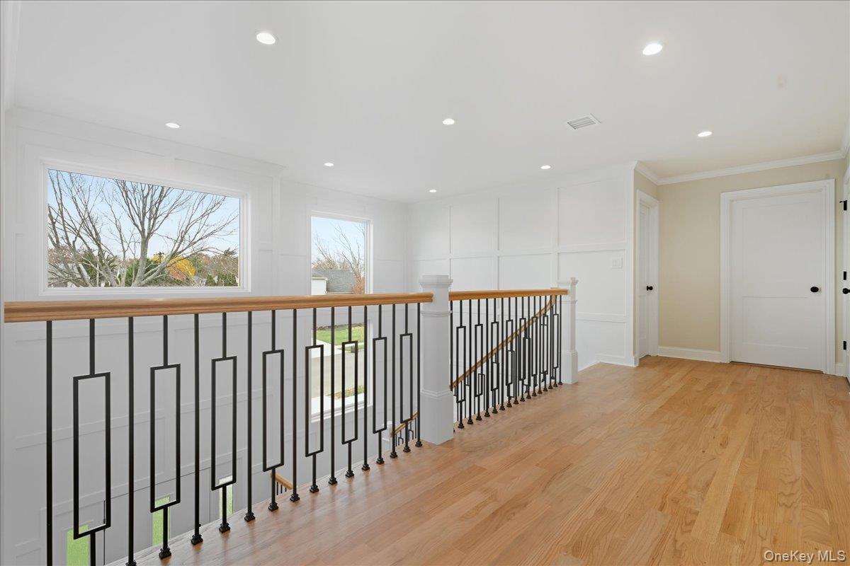 39 Cobalt Lane, Westbury, NY 11590