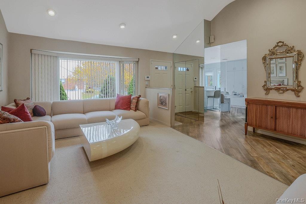 1 Fulton Place, Jericho, NY 11753