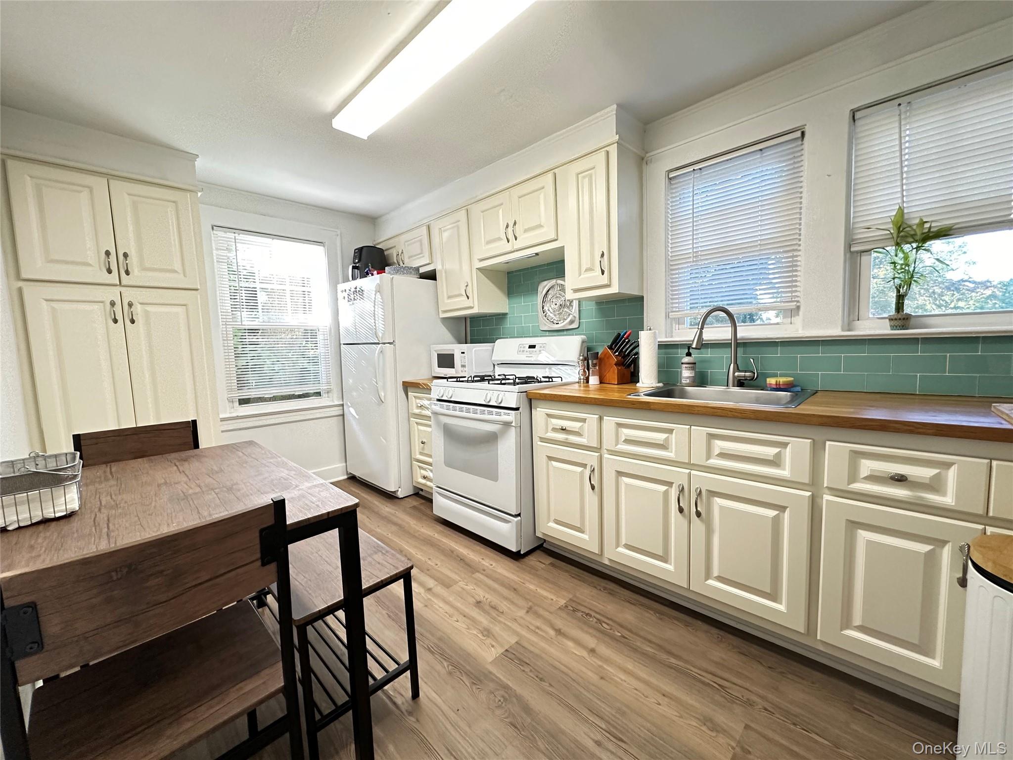 157 Clinton Avenue # 1, Huntington, NY 11743