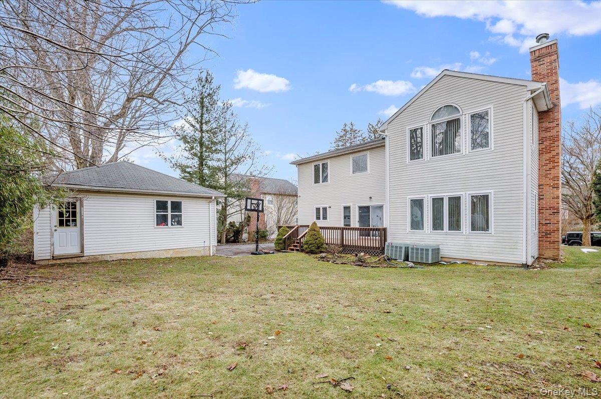 11 Drury Lane, Great Neck, NY 11023