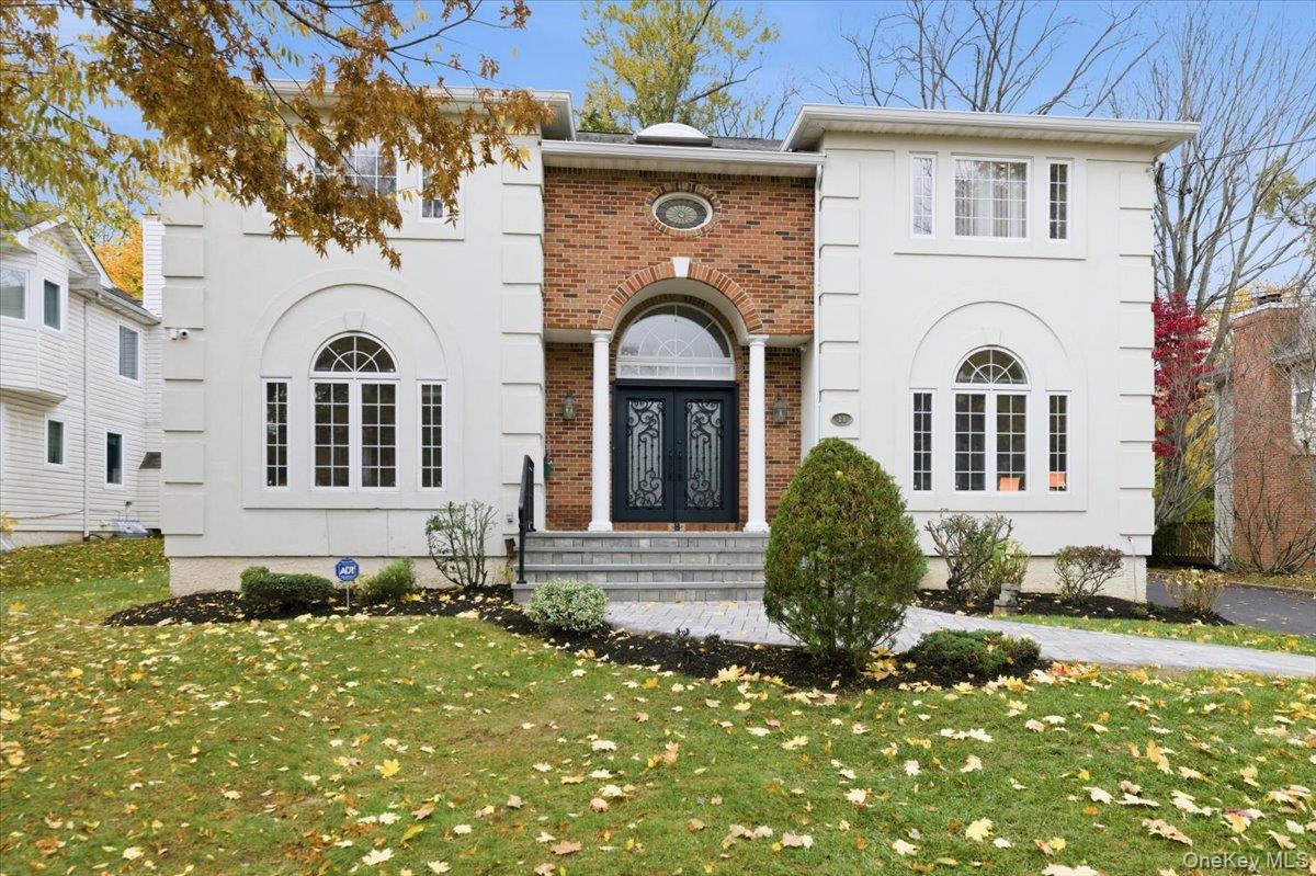 11 Drury Lane, Great Neck, NY 11023