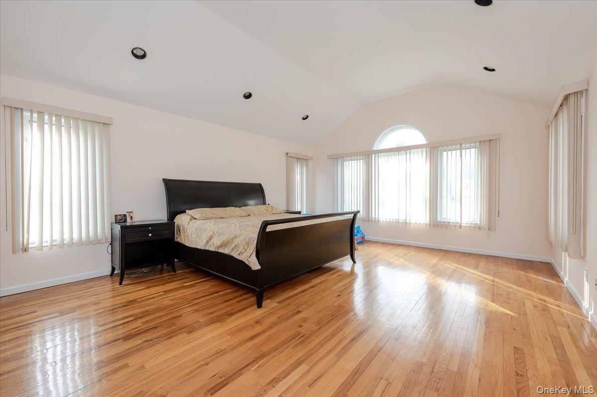 11 Drury Lane, Great Neck, NY 11023