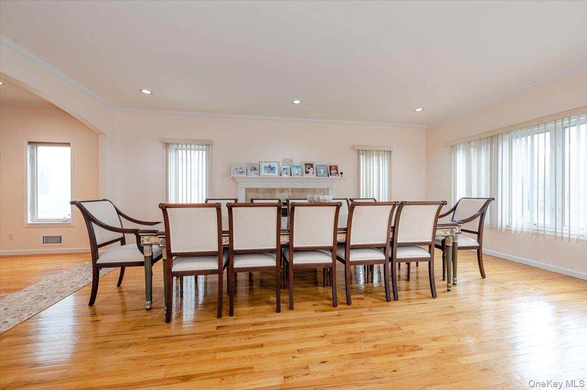 11 Drury Lane, Great Neck, NY 11023