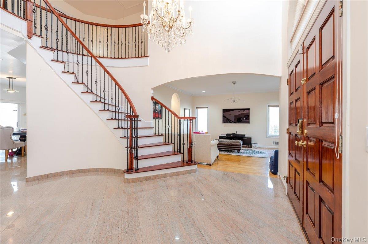 11 Drury Lane, Great Neck, NY 11023