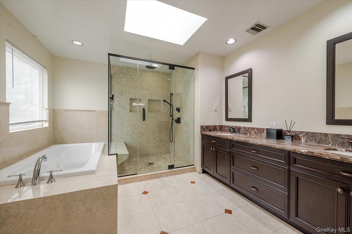 11 Drury Lane, Great Neck, NY 11023