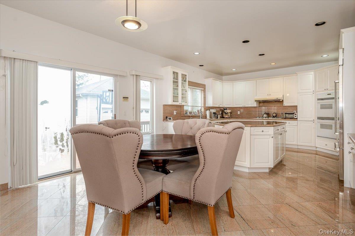 11 Drury Lane, Great Neck, NY 11023