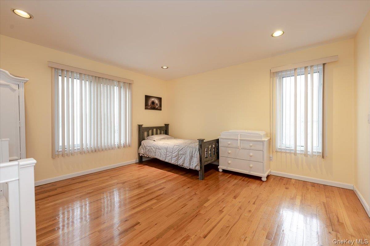 11 Drury Lane, Great Neck, NY 11023