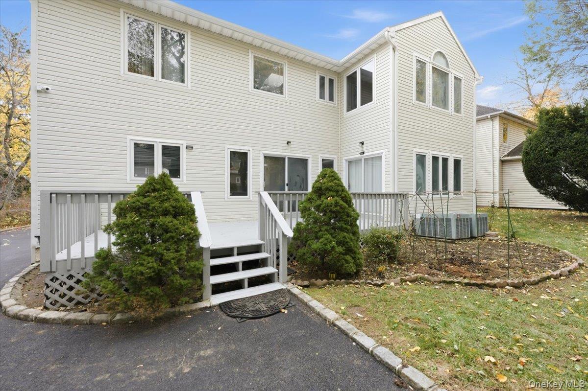 11 Drury Lane, Great Neck, NY 11023