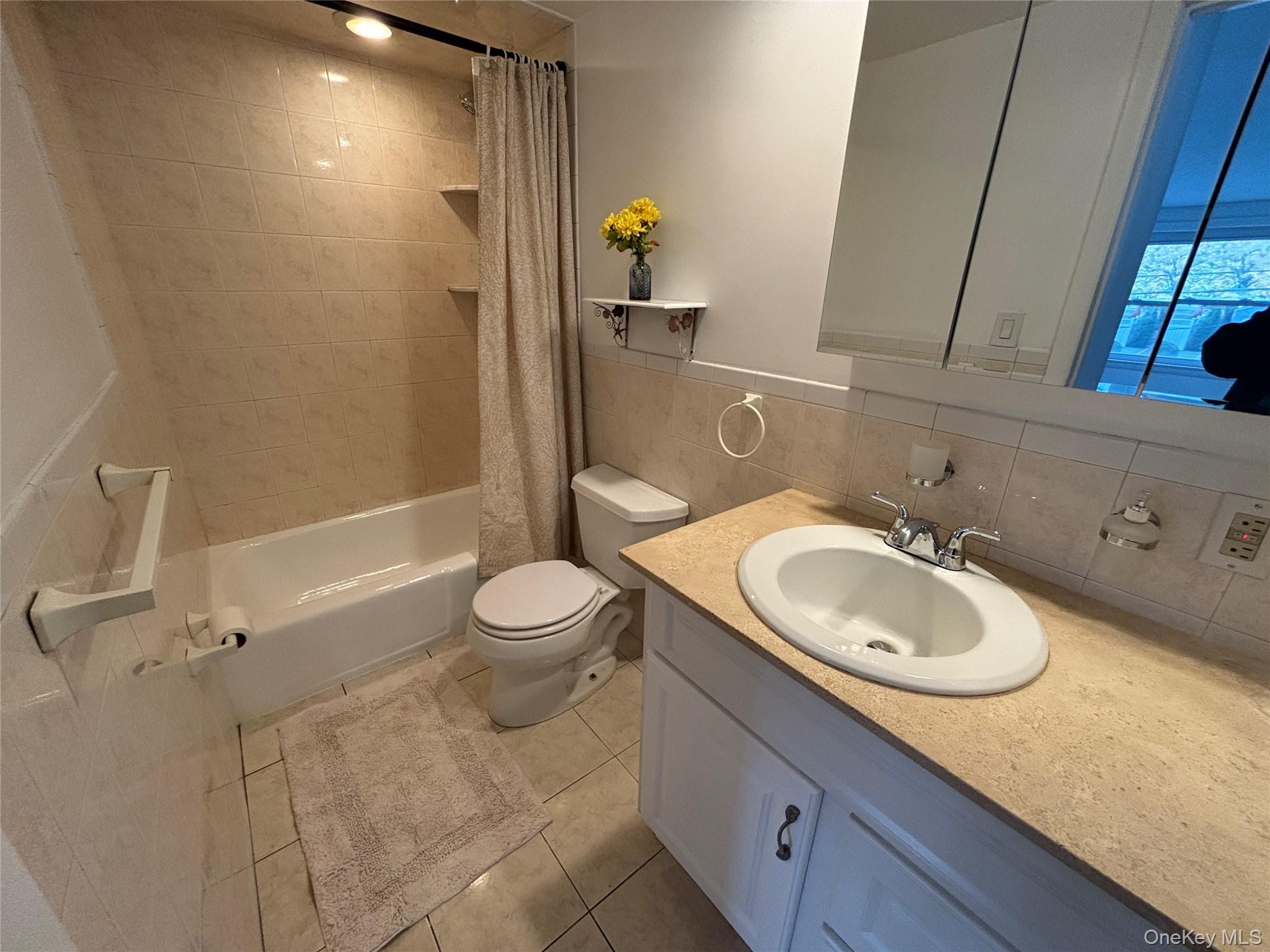 329 Hamilton Avenue, Hewlett, NY 11557